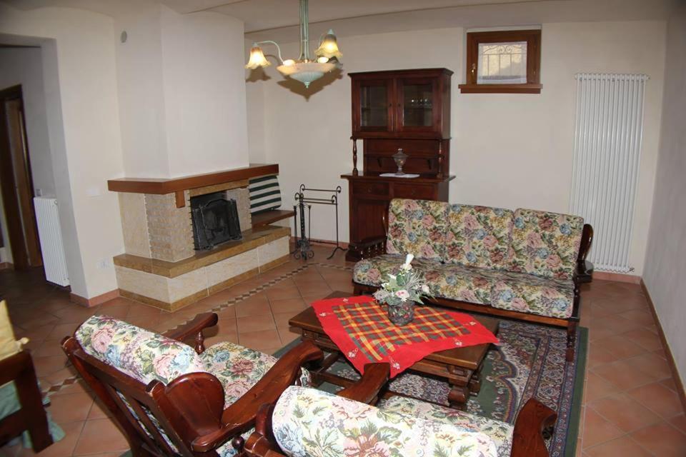 Residence Il Vigneto Лари Экстерьер фото