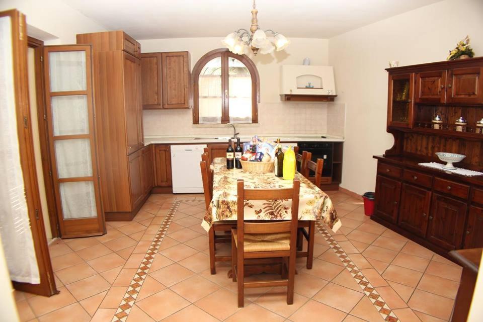 Residence Il Vigneto Лари Экстерьер фото