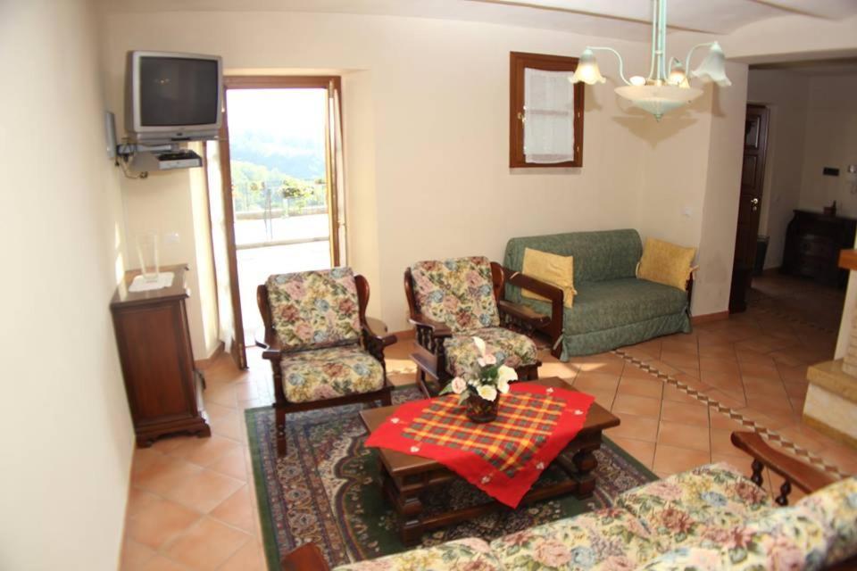 Residence Il Vigneto Лари Экстерьер фото
