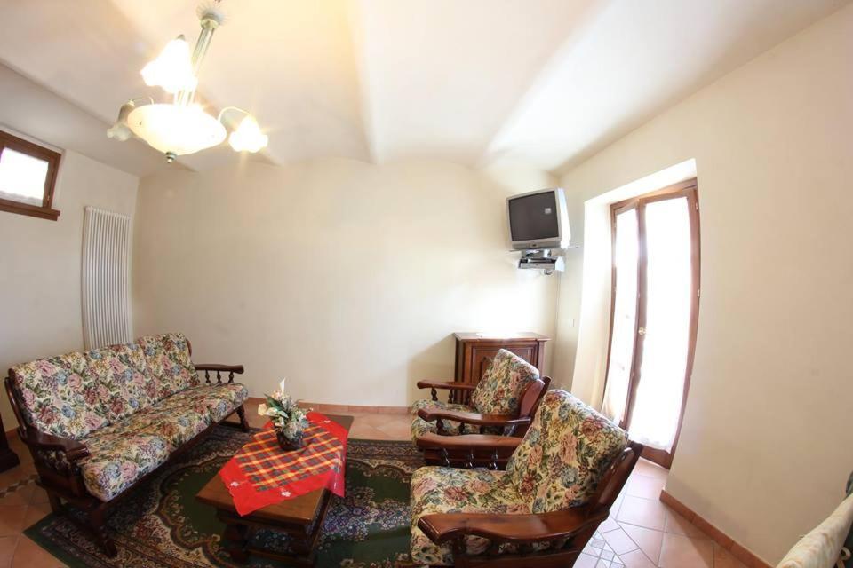 Residence Il Vigneto Лари Экстерьер фото